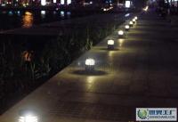 绿色节能之选 LED太阳能草坪灯的市场与应用前景